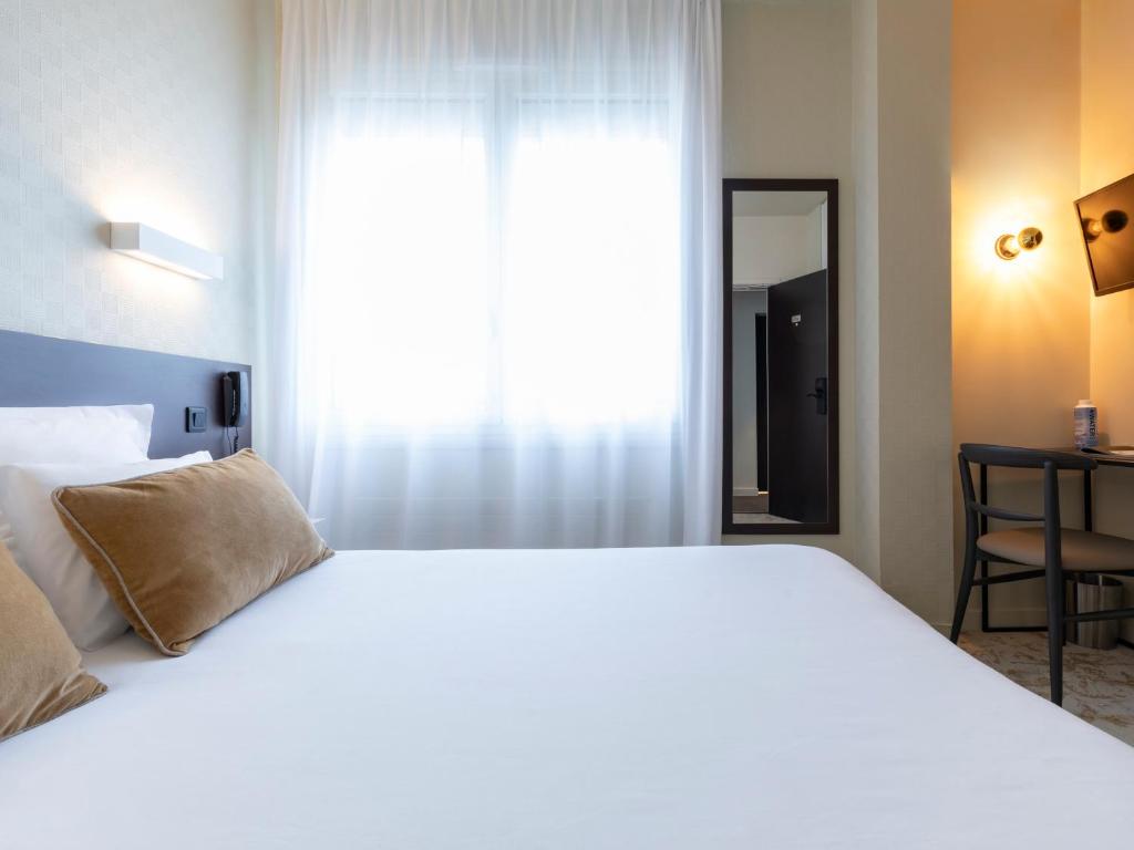 Chambre double standard lit du Moka hôtel de Lorient