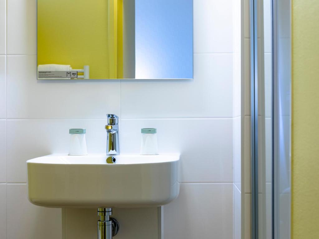 Chambre double confort salle de bain du Moka hôtel de Lorient